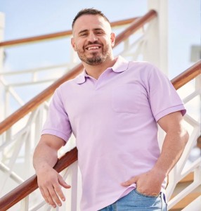 Man wearing a Lowes polo shirt